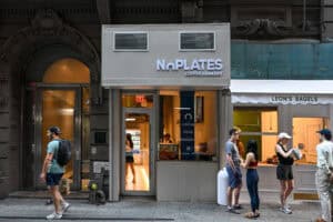 No Plates Coffee: a Perfect Grab-and-Go Moment by the Oculus