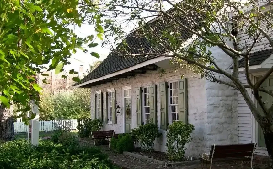 The Vander Ende–Onderdonk House Museum in New York