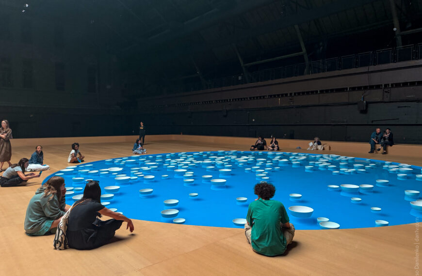 The "clinamen" installation in New York